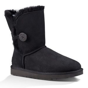 🌿UGG Bailey Button